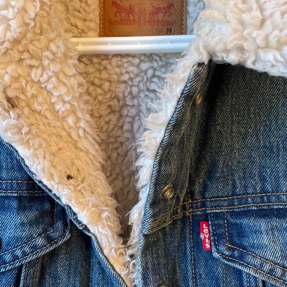 Levi’s Sherpa Lined Jean Jacket - Picture 2 of 4